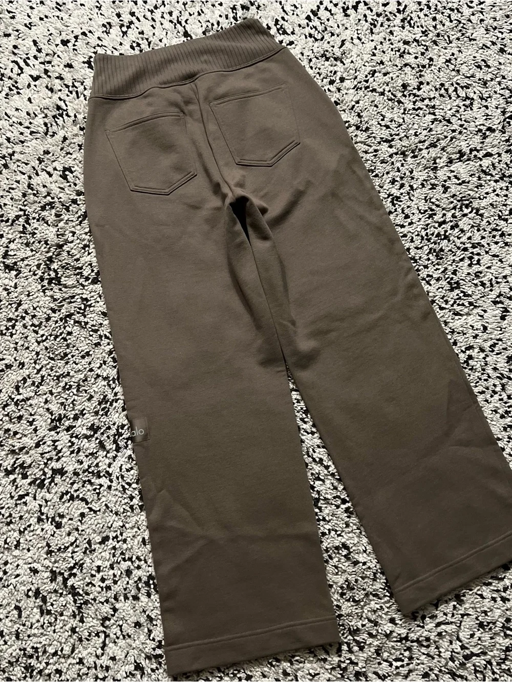 Alo Yoga Serenity Wide Leg Sweatpants Brown Cozy Comfortable Women’s Athleisure